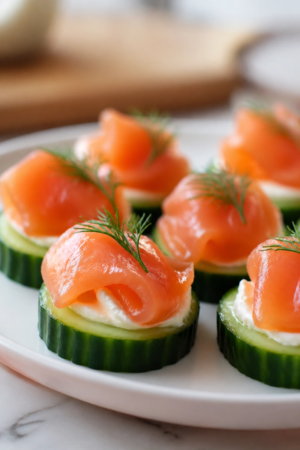 Cucumber bites with smoked salmon and cream cheese